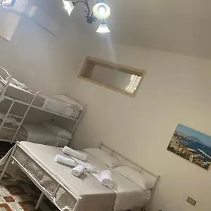 https://casa-nonna-rusell.hotels-amalfi.com